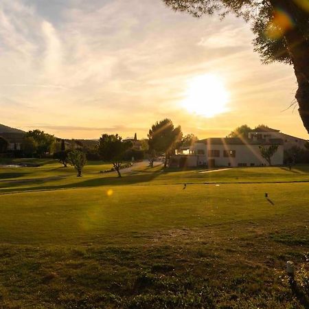 Magnifique Vue Lac Au Golf De Pont-Royal Mallemort Esterno foto