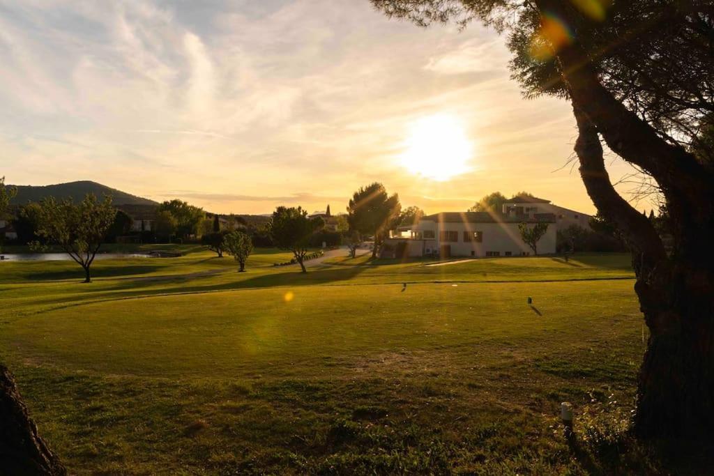 Magnifique Vue Lac Au Golf De Pont-Royal Mallemort Esterno foto