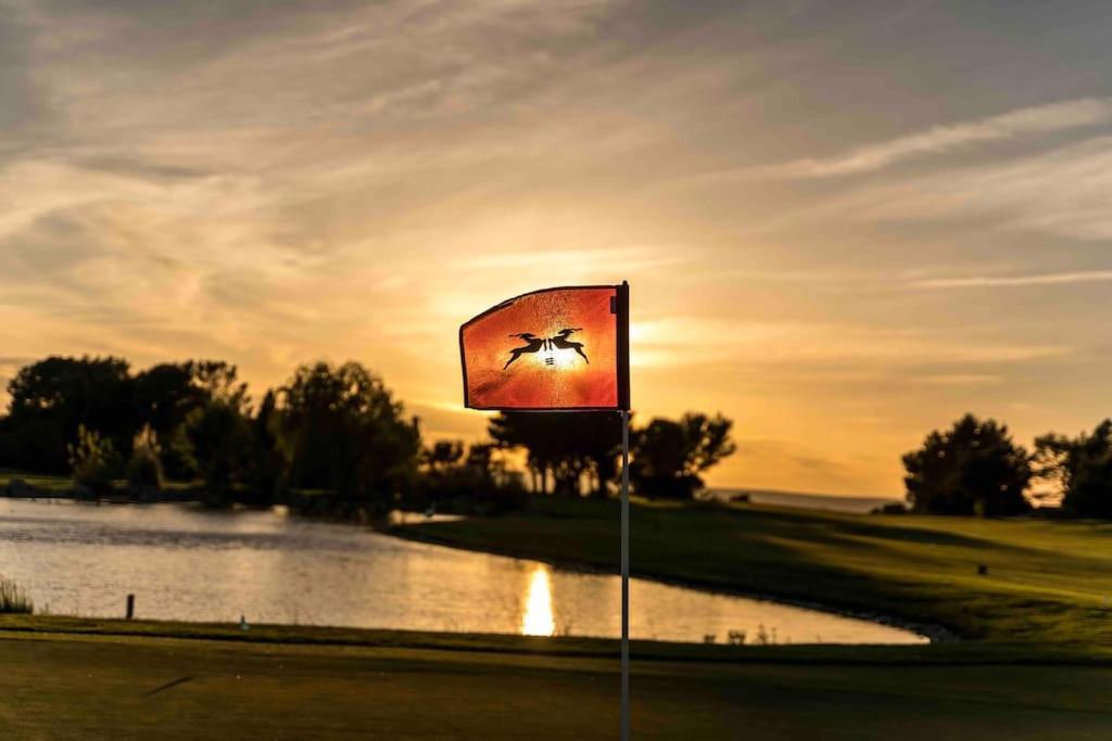 Magnifique Vue Lac Au Golf De Pont-Royal Mallemort Esterno foto