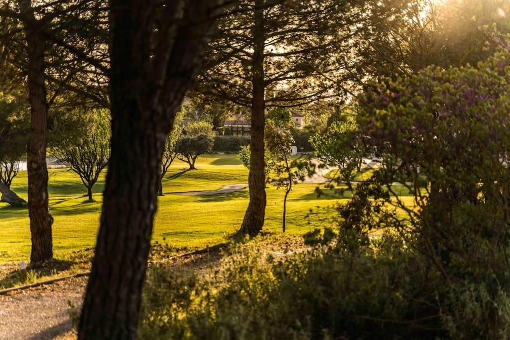 Magnifique Vue Lac Au Golf De Pont-Royal Mallemort Esterno foto